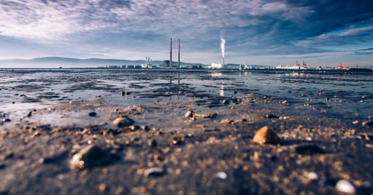 Comment l&rsquo;industrie automobile aborde-t-elle les enjeux environnementaux ?