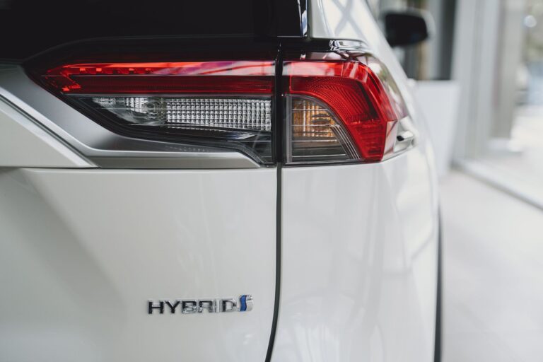 Pourquoi opter pour les voitures hybrides ?