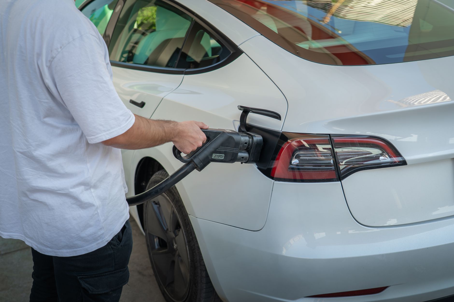 La voiture électrique : la solution pour une mobilité propre ?
