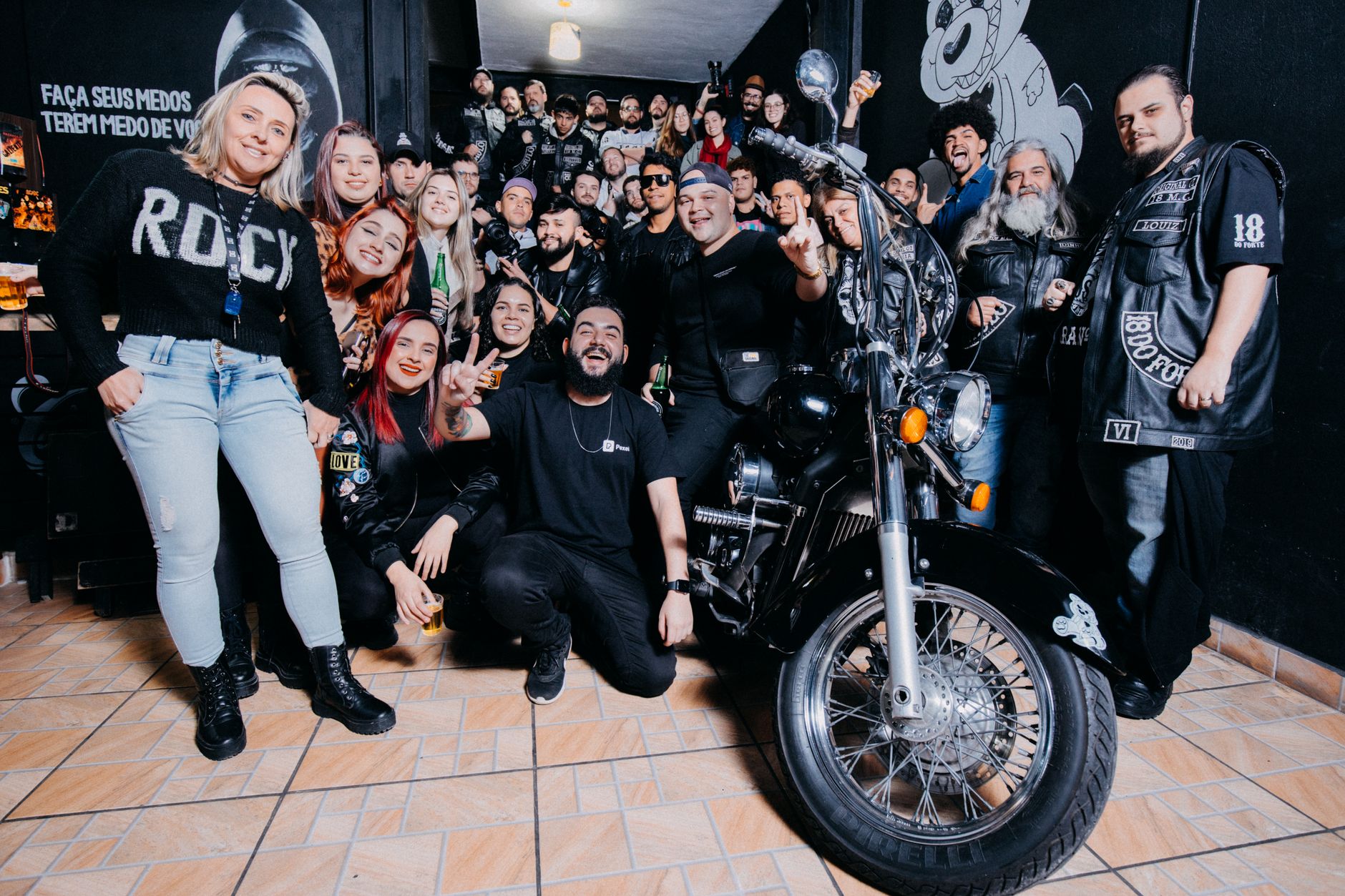 Pourquoi les motos jouent-elles un rôle central dans la culture des clubs de motards ?