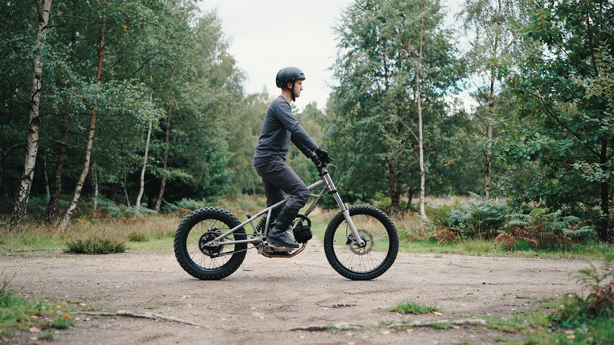 Comment les motos de trial allient-elles équilibre et précision ?