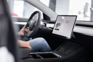 Comment les voitures intelligentes révolutionnent-elles l&rsquo;expérience de conduite avec leurs assistants de conduite ?