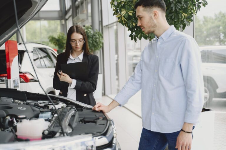 Voiture électrique d’occasion : l’intérêt progresse, mais l’achat exige de comparer l’offre