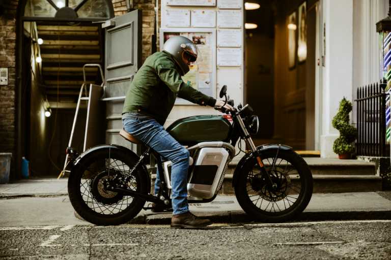 Les motos électriques en ville : une solution pratique pour se déplacer?