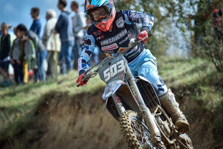 Pourquoi les motos de course sont-elles synonymes d&rsquo;adrénaline pure ?