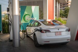 Recharge rapide, arriver batterie basse et repartir à 80 % réduit l’attente
